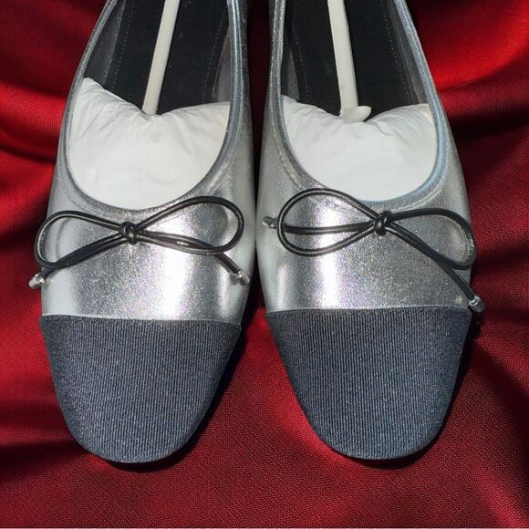New In Box SCHUTZ ARISSA METALLIC LEATHER FLAT With Dust Bag Size 8.5 - Picture 2 of 6
